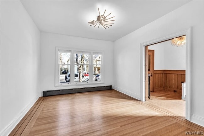 Building Photo - 887 W Ferry St