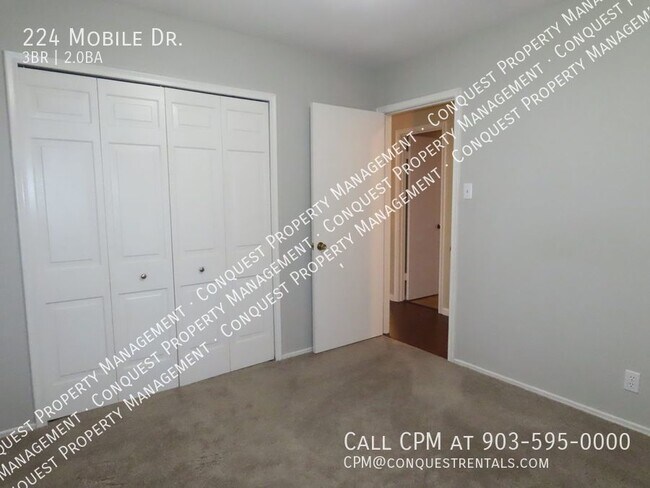 Building Photo - 224 Mobile Dr