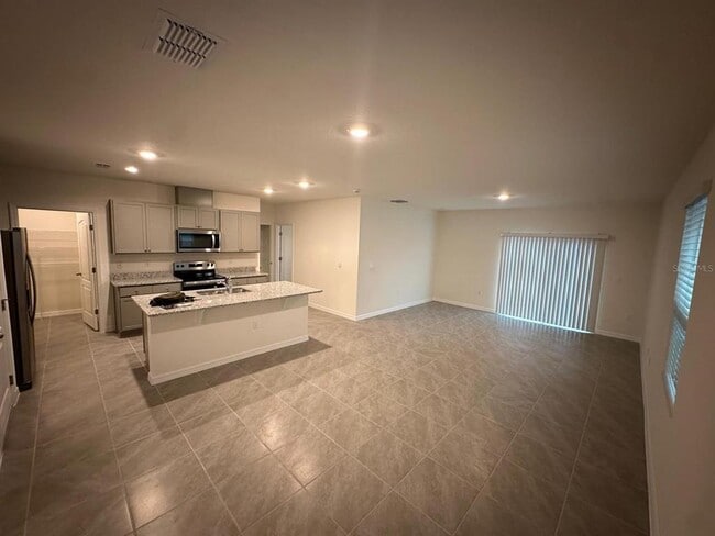 Building Photo - 687 Park Pl Blvd