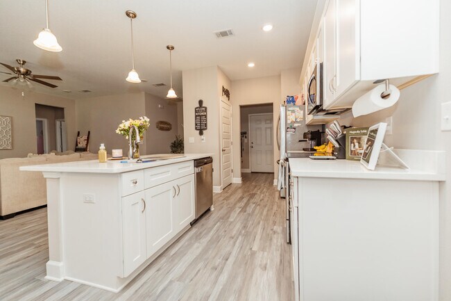 Building Photo - 1512 Long Needle Ct