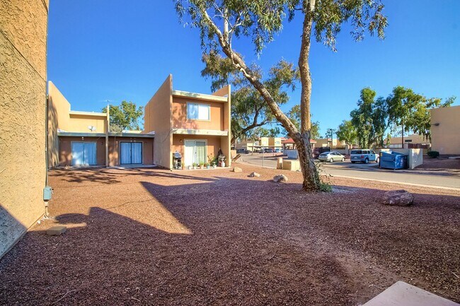 Building Photo - 1 Bedroom condo in Phoenix