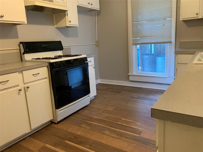 Building Photo - 416 Shaw St