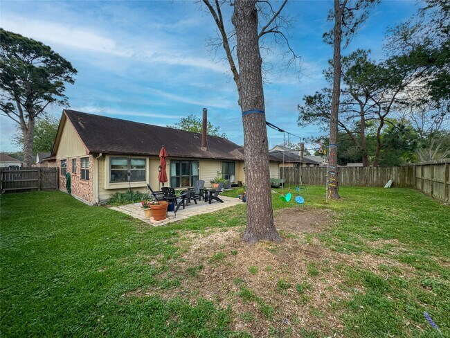 Building Photo - 2909 Laurelridge Dr