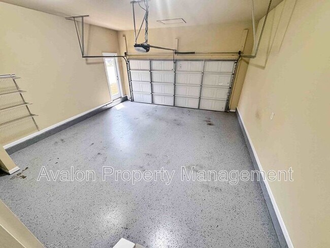 Building Photo - 2435 Manor View