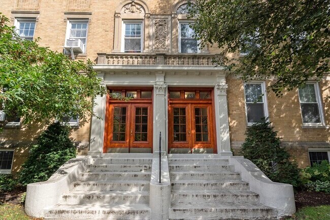 Building Photo - 132 Sewall Ave