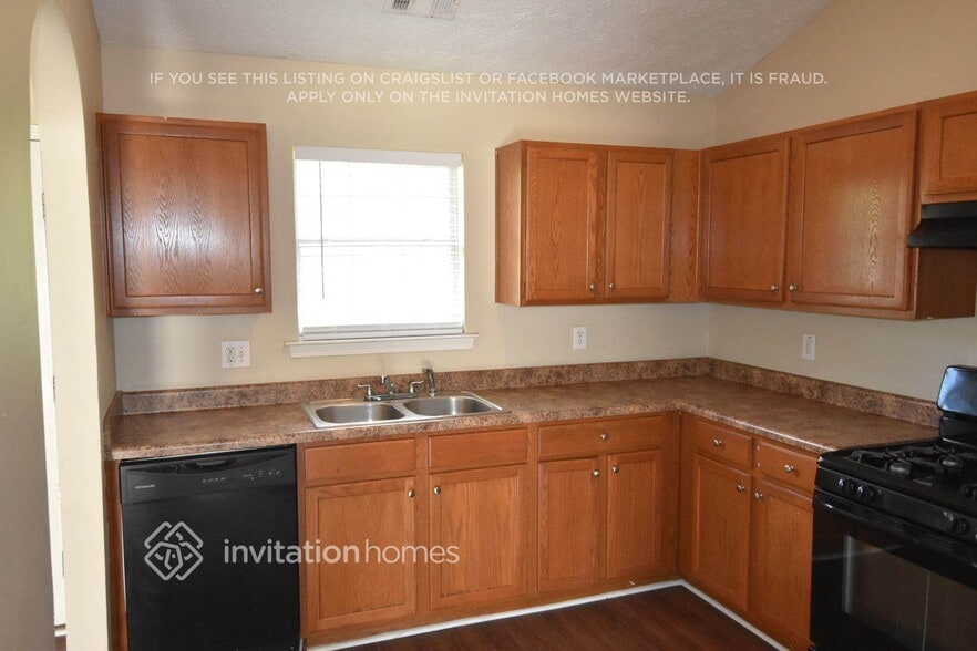 Building Photo - 485 Rosewood Cir
