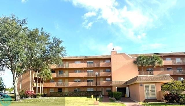 Building Photo - 3110 N Pine Island Rd