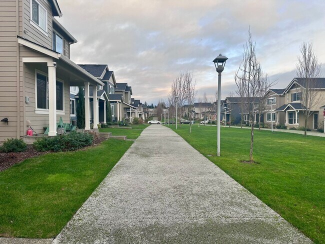 Building Photo - Modern 3-Bedroom 2.5 Bath Single Family Home in Gresham!