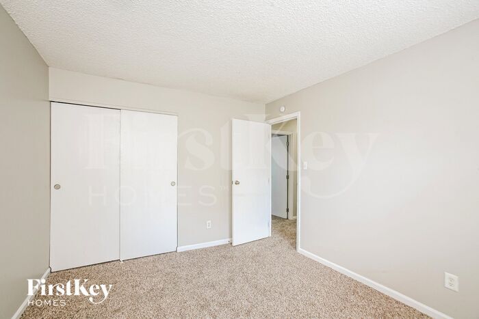 Building Photo - 3920 Pinetop Dr