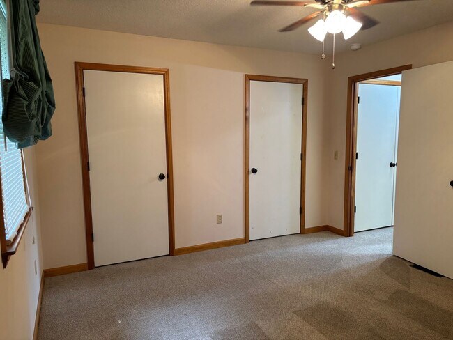 Building Photo - 1419