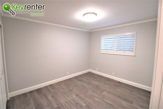 Building Photo - 8312 Camelback Ct