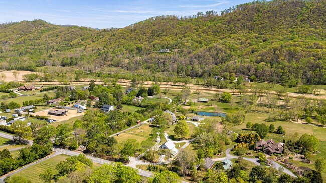 Building Photo - 800 Cane Creek Rd