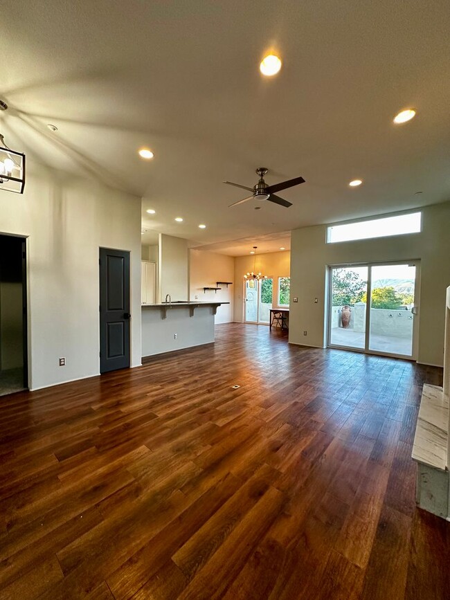 Building Photo - 3 bed 2 bath Well-Maintained Home in Prime...