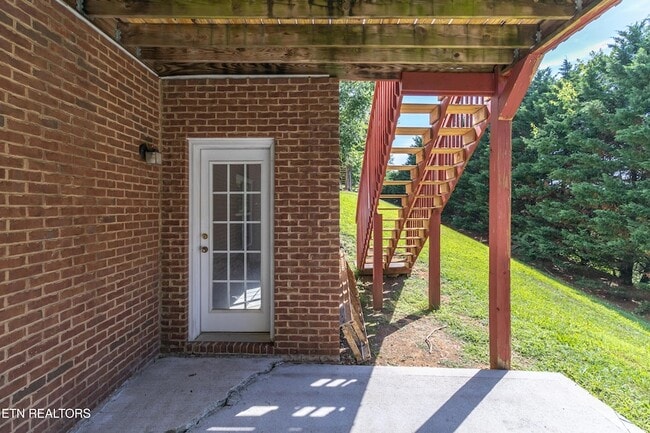 Building Photo - 8334 Bay Gardens Ln