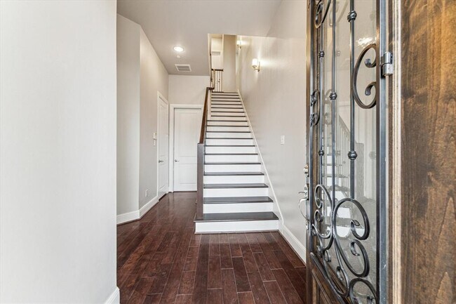 Building Photo - 4013 Lillian St