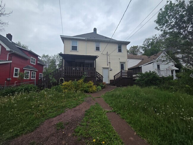 Building Photo - 606 N 60th Ave W