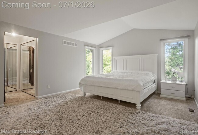 Building Photo - 1125 Meadowglen Ct
