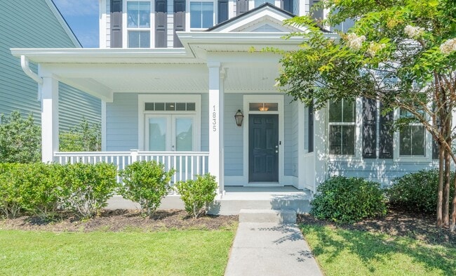 Building Photo - Spacious Living in the Heart of West Ashley