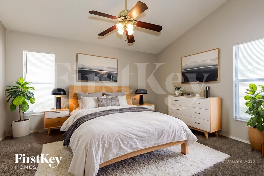 Building Photo - 1237 E Grove Ave