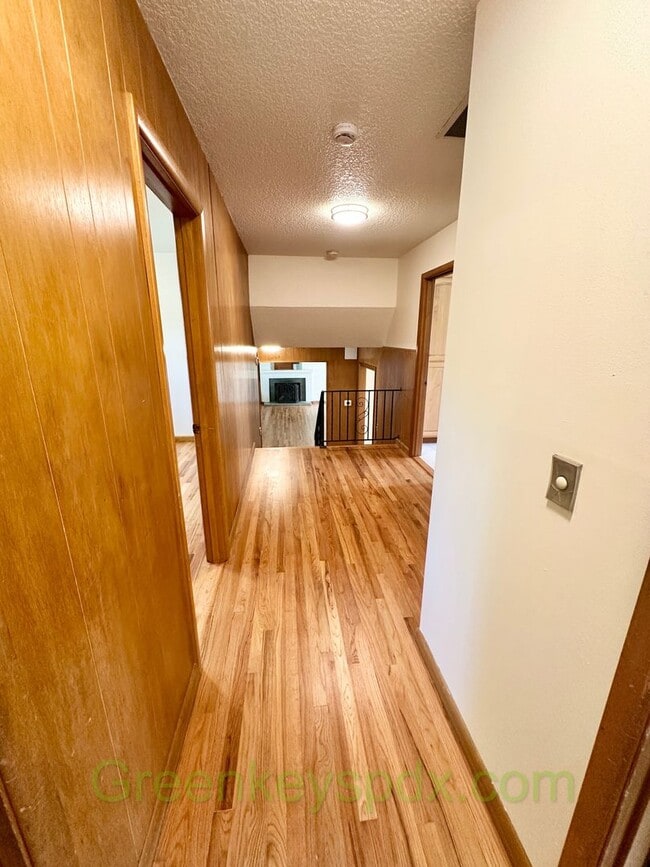 Building Photo - Mid-Century Classic House in Reedwood Neig...