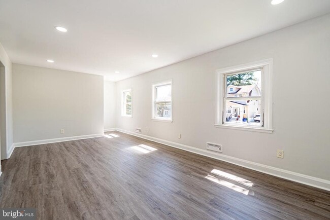 Building Photo - 620 Harwood Ave