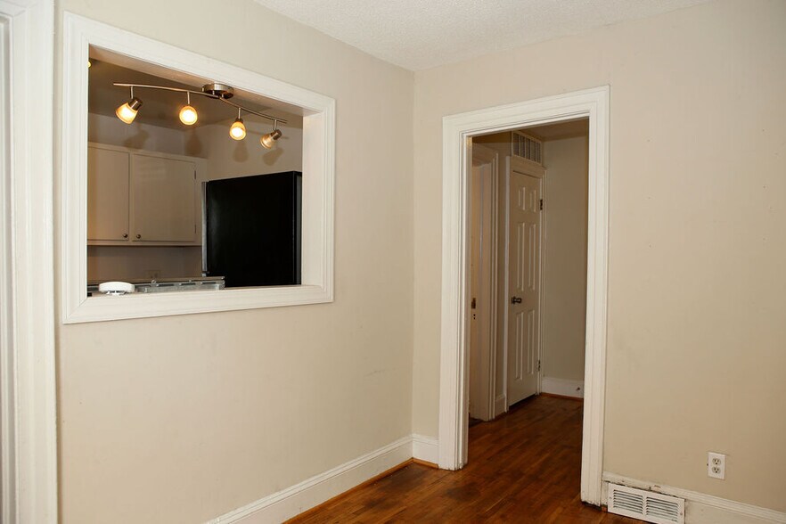 Building Photo - 2214 Walker Ave