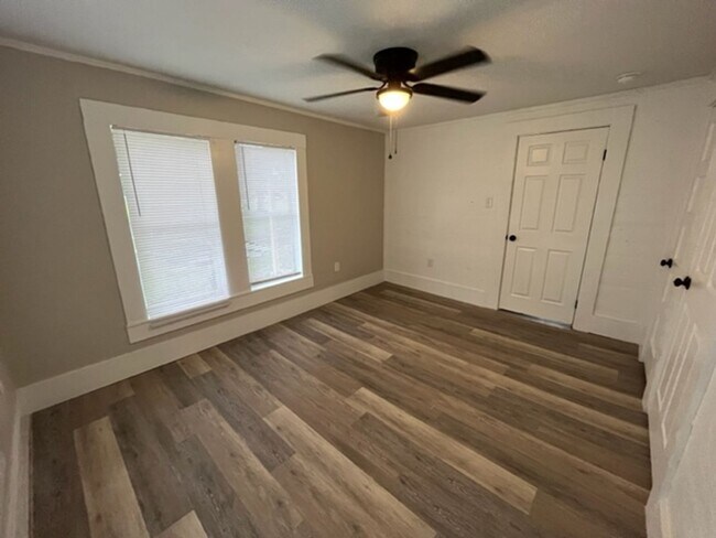 Building Photo - 2 Bedroom House in Woden ISD