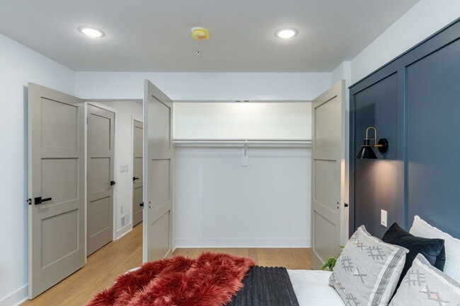 Building Photo - 609 S Orianna St