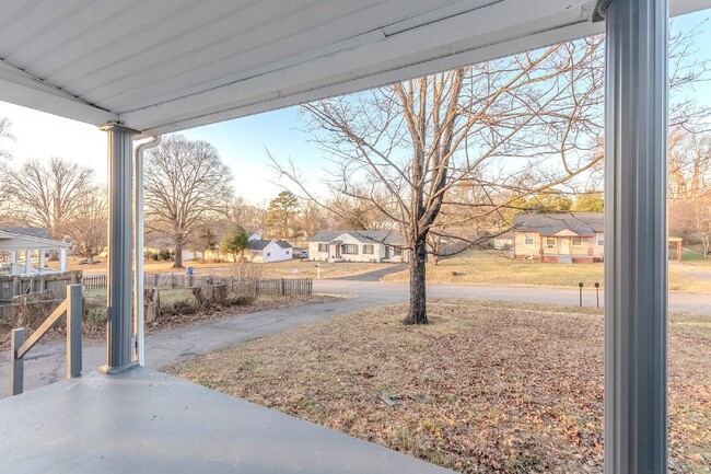 Building Photo - Renovated 2 bed 1 bath in Old Hickory Vill...