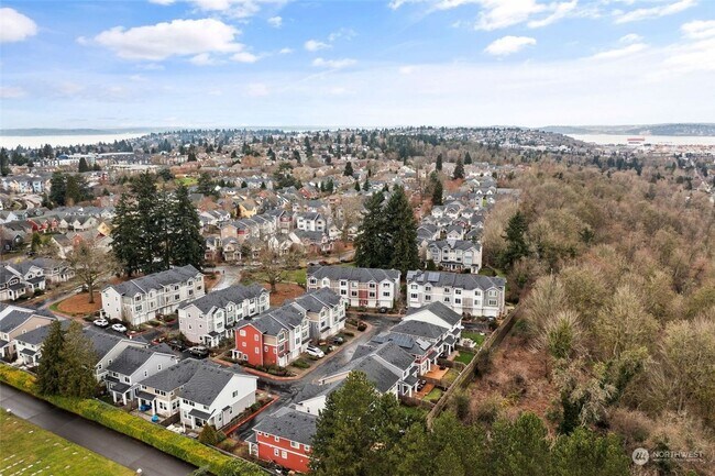 Building Photo - Immaculate Home in the Heart of High Point...