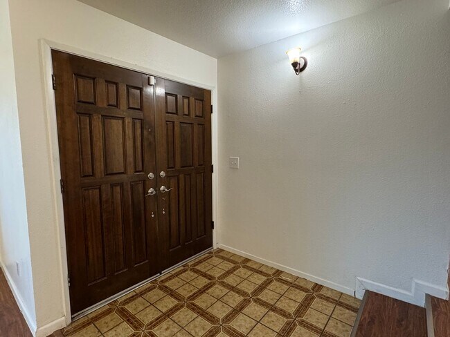 Building Photo - Four Bed, Two Bath Home In North Stockton