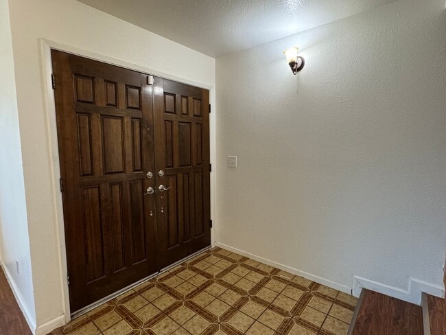 Building Photo - Large Four Bed, Two Bath Home In North Stockton