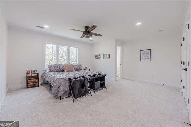 Building Photo - 4562 Columns Dr SE