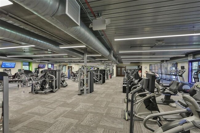 Building Photo - 301 Kings Blvd