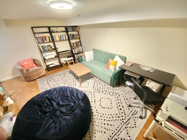 Building Photo - 3 Bedroom Condo in South Burlington VT Available 12/6!