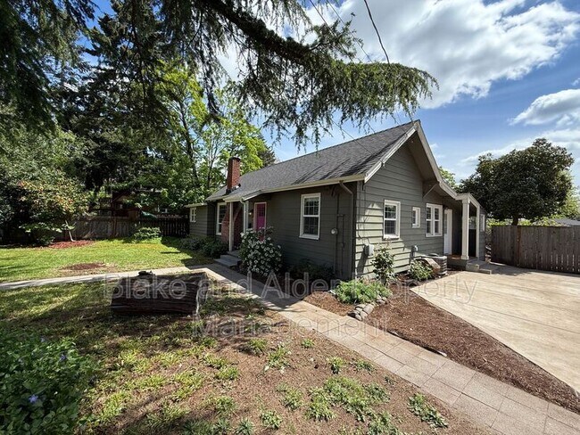 Building Photo - 5916 SE Knapp St