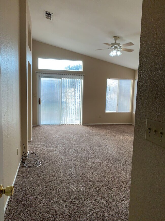Building Photo - 8409 Tamworth St - SW - Beautiful 3 + Offi...
