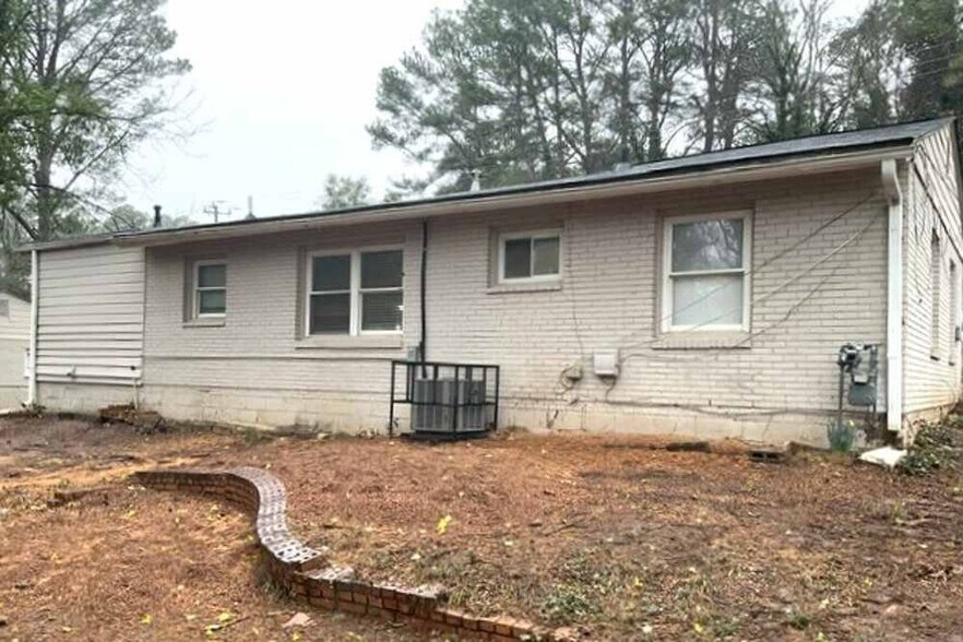 Building Photo - 3402 Longleaf Dr