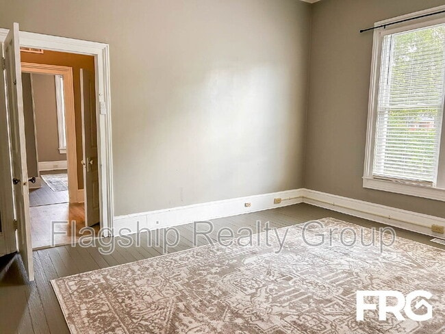 Building Photo - 304 N Caswell St