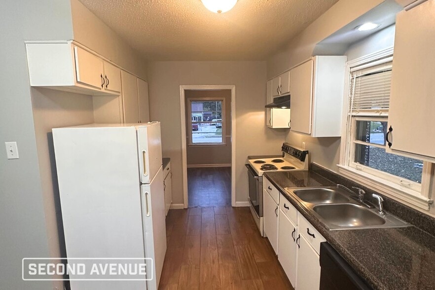 Building Photo - 1423 Whitney Ave