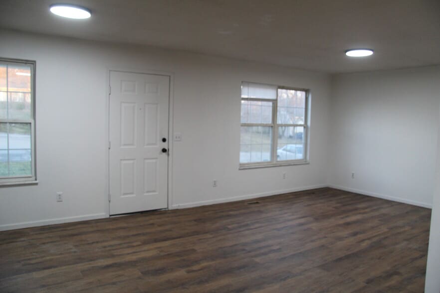 Building Photo - 2225 Columbus Cir