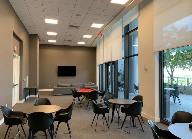 Building Photo - 1600 NE 1st Ave