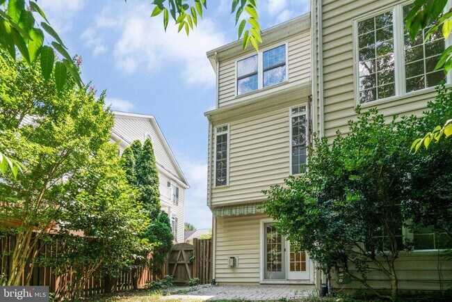 Building Photo - 9980 Cyrandall Dr
