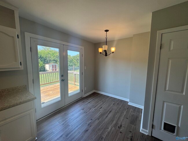 Building Photo - 10020 Strong Dr SE