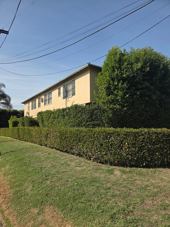 Building Photo - 5005 Whitsett Ave