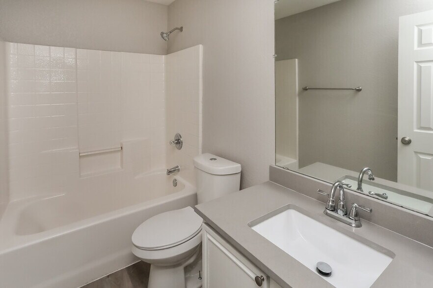 Building Photo - 721 S Highland Dr