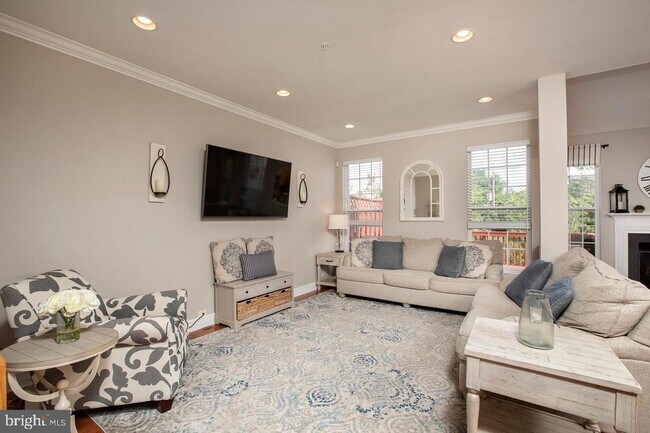 Building Photo - 1811 Adams Way