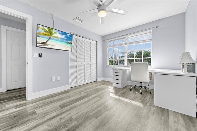 Building Photo - 4121 Eastridge Cir