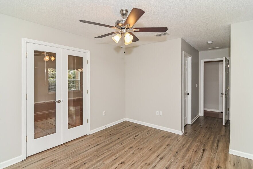 Building Photo - 1798 Chatham Village Dr