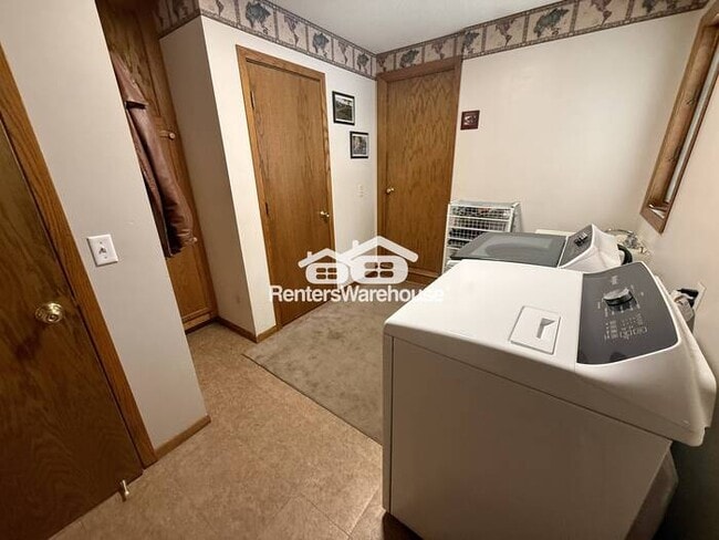 Building Photo - SFH - 6 Bed Farmington for Rent - Avail May 2026